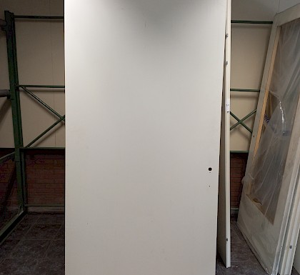 Deur 205 Berkvens 231,5x103 Rechtsdraaiend Wit gegrond