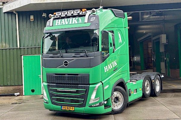 Havik neemt nieuwe Volvo FH540 in ontvangst.