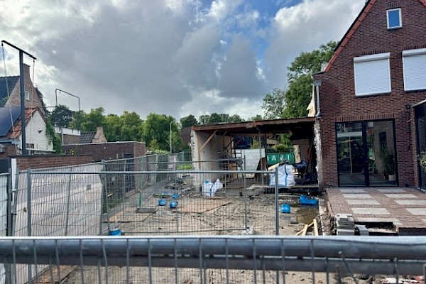 Sloop woningen aan de Molenweg in Volendam